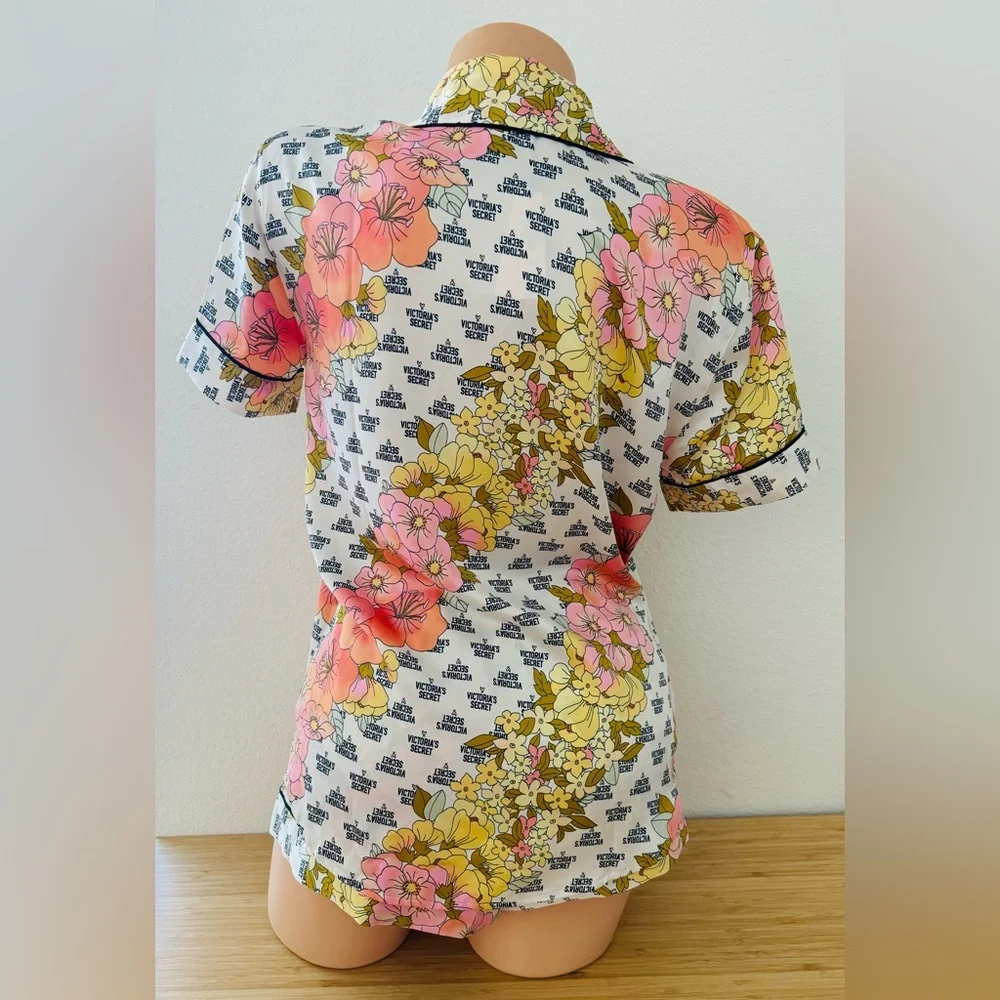 Victoria’s Secret Satin Pajama Set Top & Short Floral Logo Xs - Picture 3 of 10